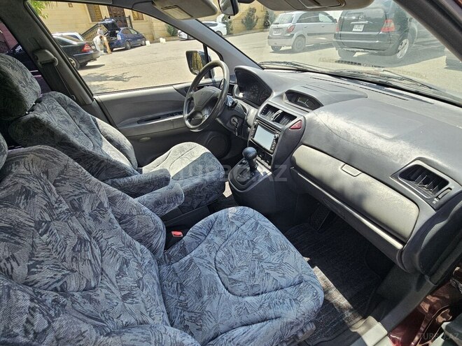 Mitsubishi Chariot Grandis-9