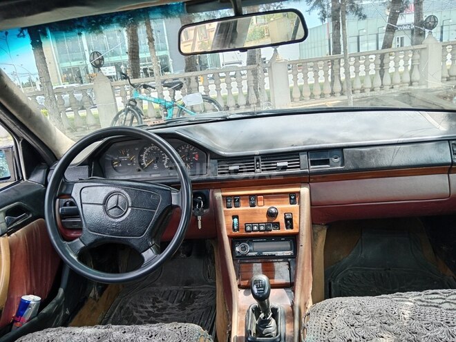 Mercedes 250 D-2