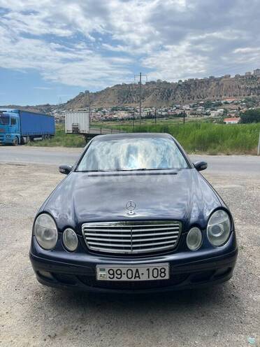 Mercedes E 220-1