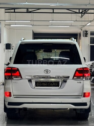 Toyota Land Cruiser-16
