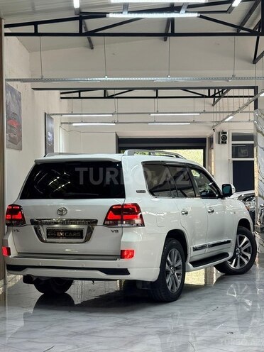 Toyota Land Cruiser-24