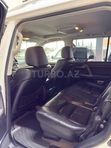 Toyota Land Cruiser-26