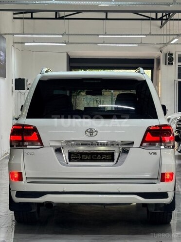 Toyota Land Cruiser-19