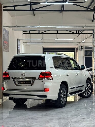 Toyota Land Cruiser-25