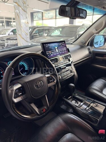 Toyota Land Cruiser-30