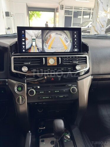 Toyota Land Cruiser-32
