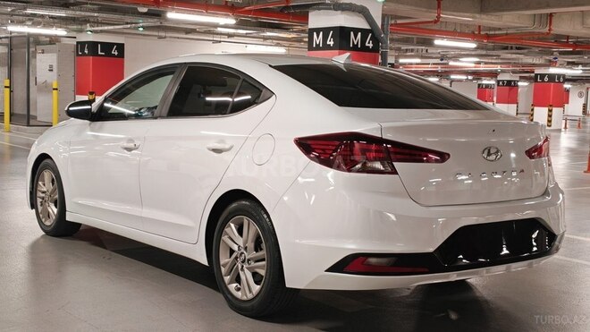 Hyundai Elantra-9