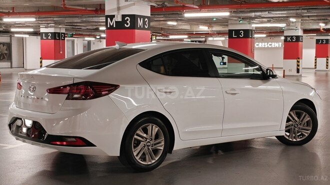 Hyundai Elantra-11