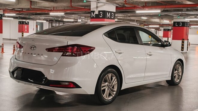 Hyundai Elantra-10