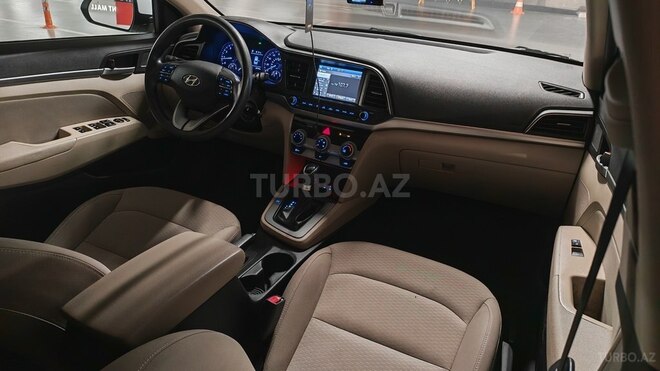 Hyundai Elantra-13