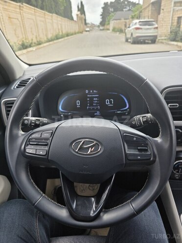 Hyundai Venue-13