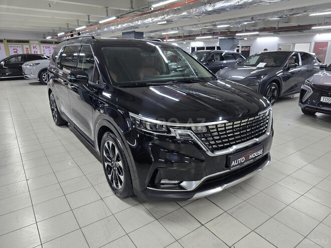 Kia Carnival-1