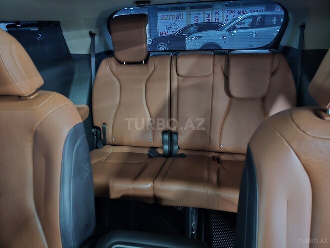 Kia Carnival-11