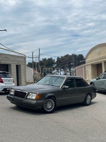 Mercedes 250 D-1