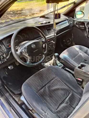 Opel Vectra-11