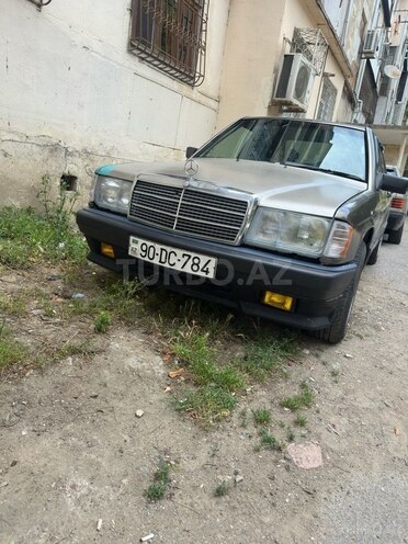 Mercedes 190-1