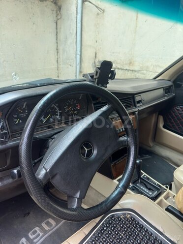 Mercedes 190-12