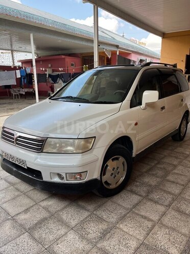 Mitsubishi Chariot-4