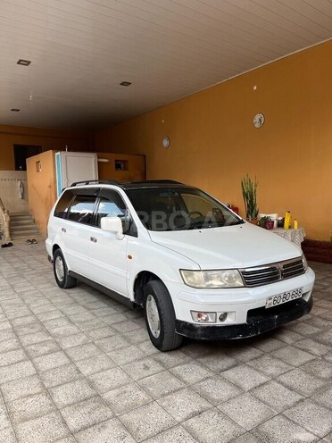 Mitsubishi Chariot-3