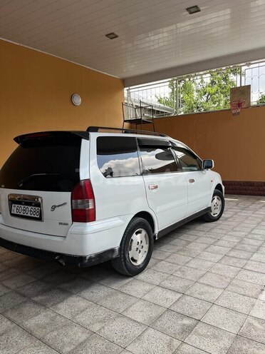 Mitsubishi Chariot-5