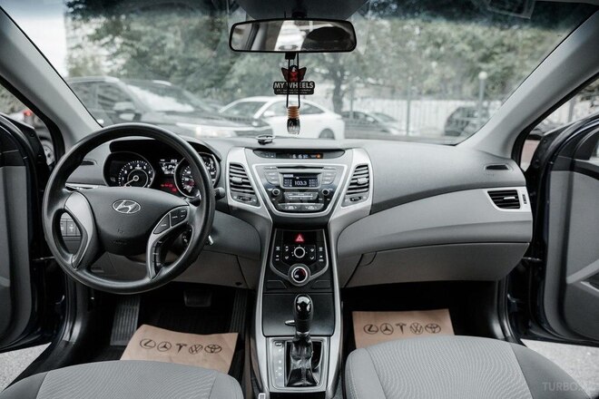 Hyundai Elantra-3