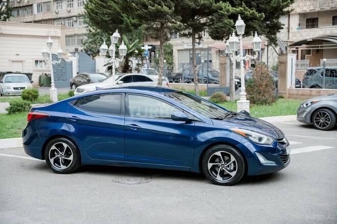Hyundai Elantra-4