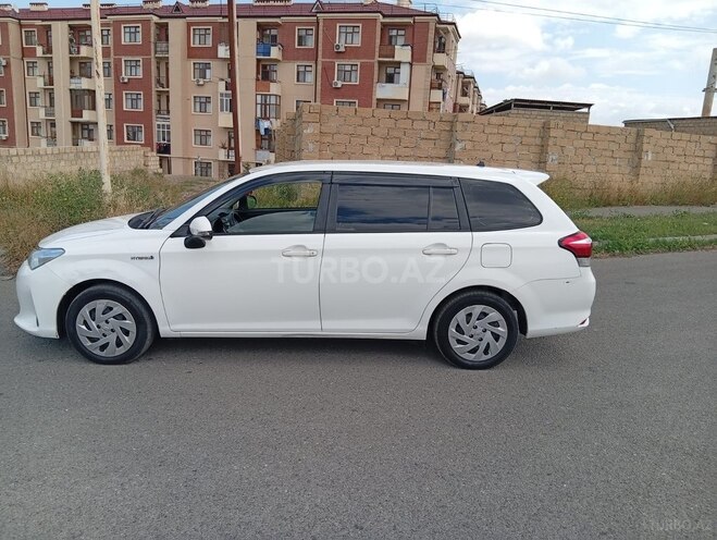 Toyota Corolla Fielder-2