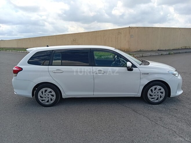 Toyota Corolla Fielder-4