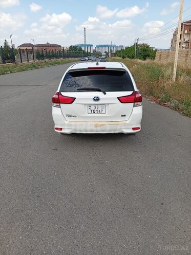 Toyota Corolla Fielder-3