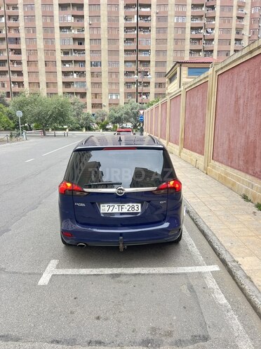 Opel Zafira-5