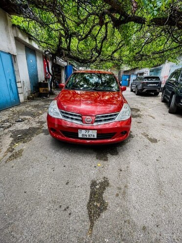Nissan Tiida-1