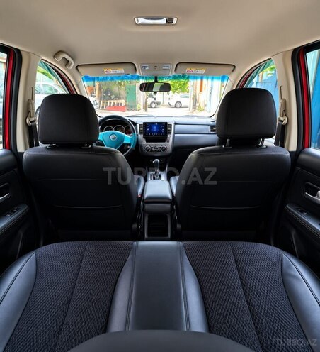 Nissan Tiida-10