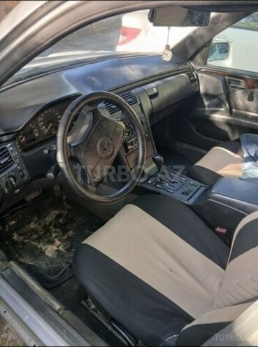 Mercedes E 220-9