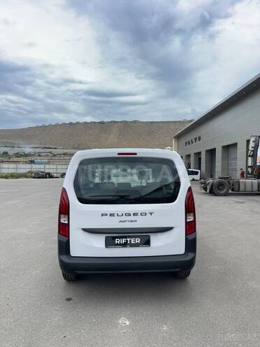 Peugeot Rifter-3