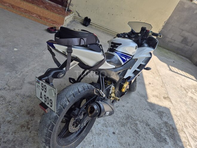 Yamaha R15-4