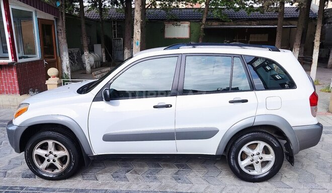Toyota RAV4-3