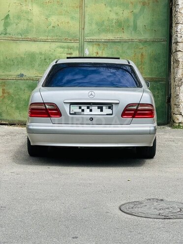 Mercedes E 240-3