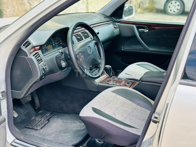 Mercedes E 240-4