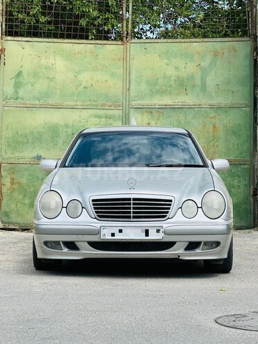 Mercedes E 240-2