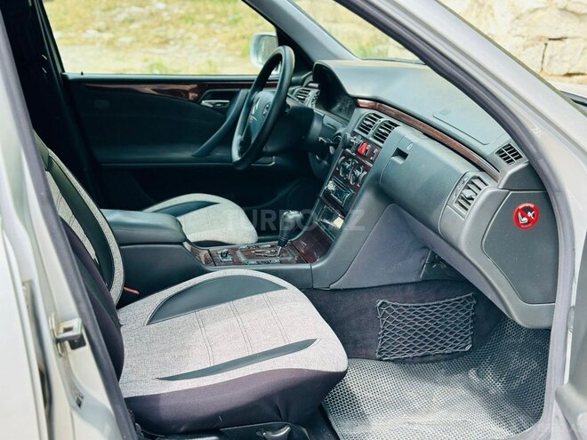 Mercedes E 240-10