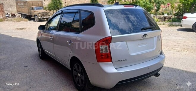 Kia Carens-3