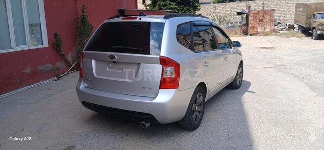 Kia Carens-4