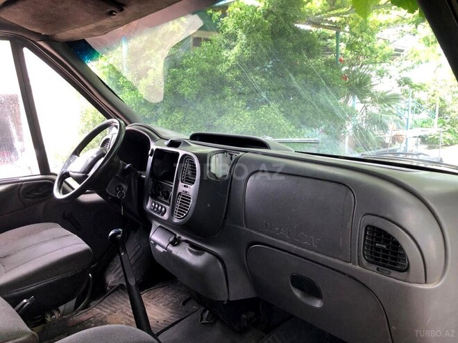 Ford Transit-16