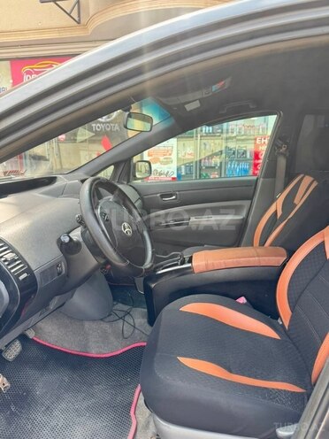 Toyota Prius-7