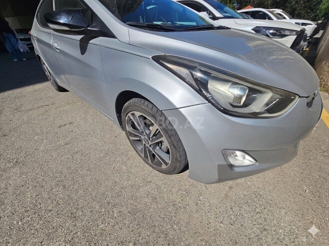 Hyundai Elantra-2