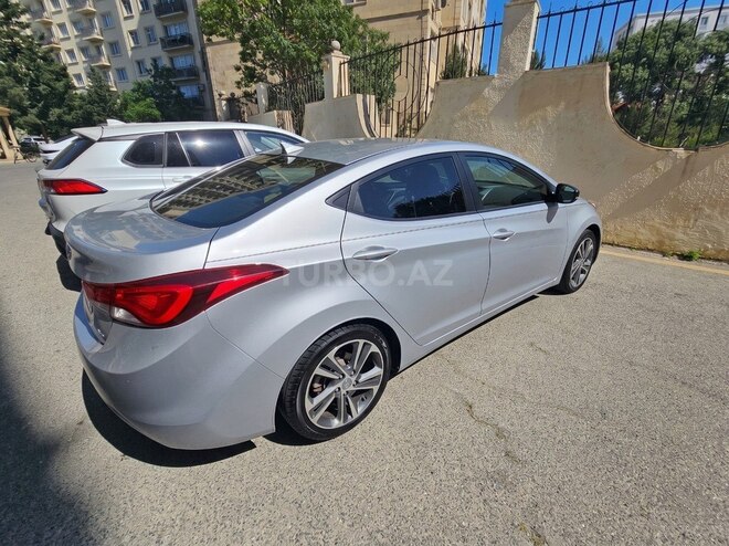 Hyundai Elantra-3