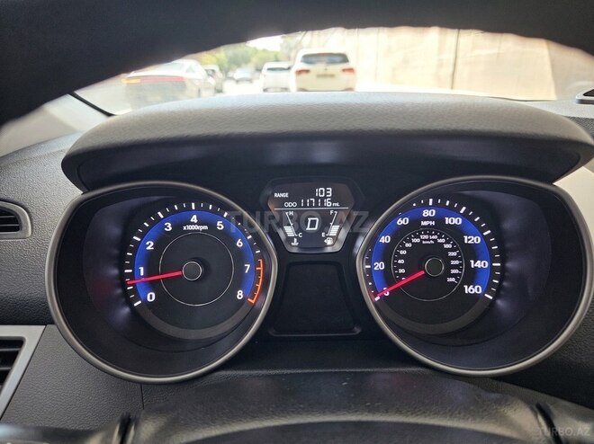 Hyundai Elantra-4