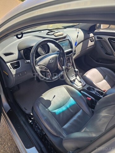 Hyundai Elantra-5