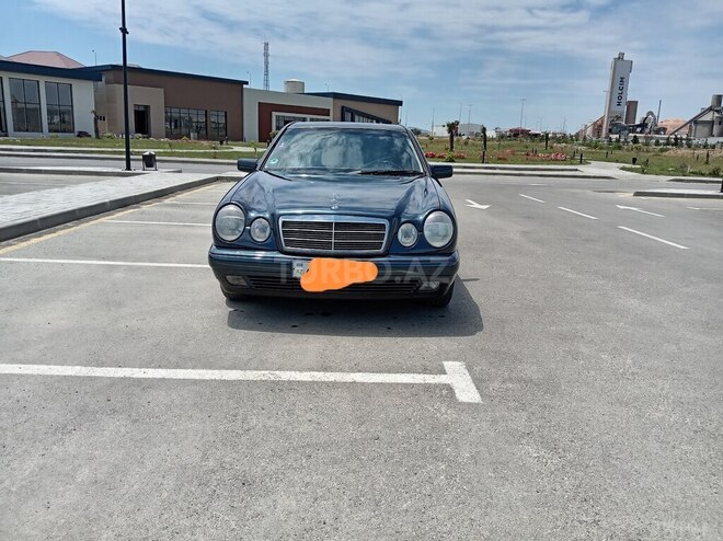 Mercedes E 200-2