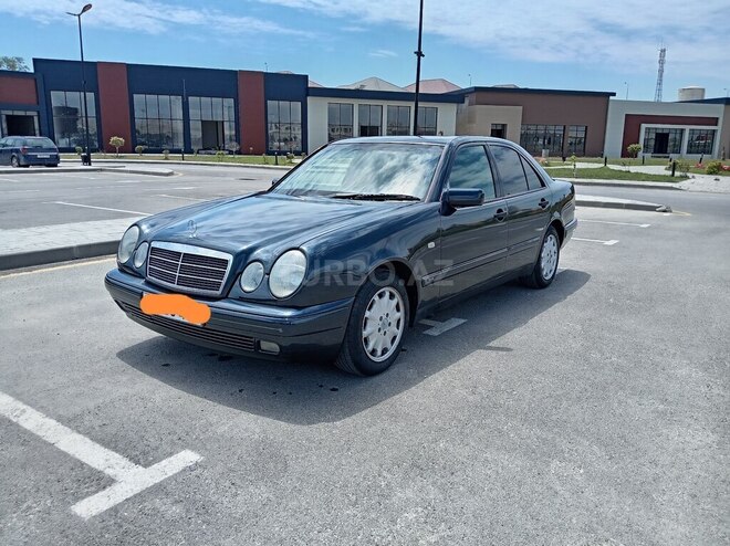 Mercedes E 200-1